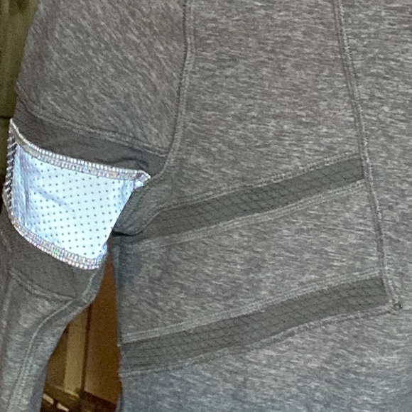 EUC woman’s size 2 Ivivva by Lululemon Define jacket super cute! - Picture 5 of 10